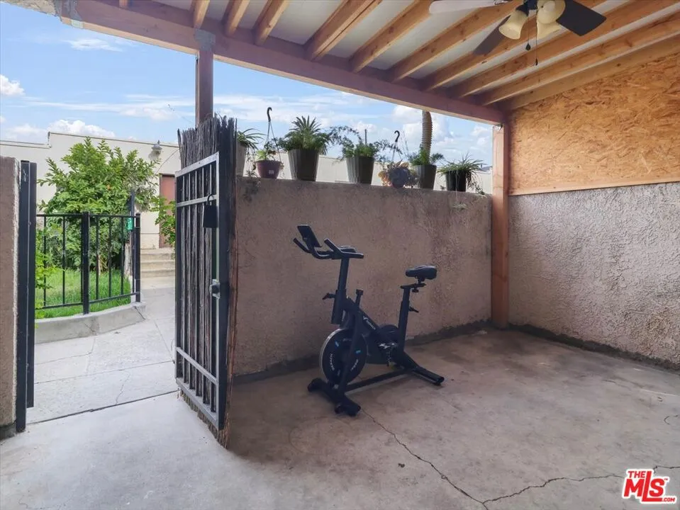 11414 S Budlong Avenue 8, Los Angeles, California 90044 home-pic-2